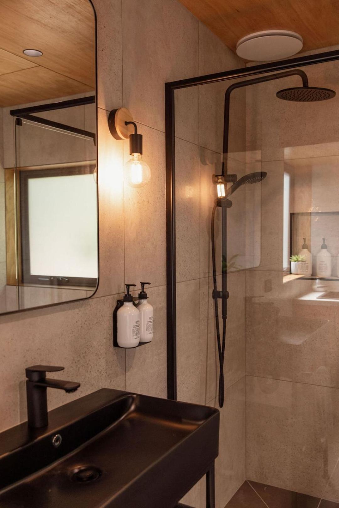 Bicheno Garden Cottages Екстер'єр фото